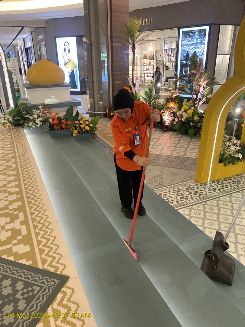 Mall Common Area Sweeping — Shopping Complex